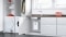 На фотографии изображен электрический водонагреватель Viessmann Vitotherm под кухонной мойкой.